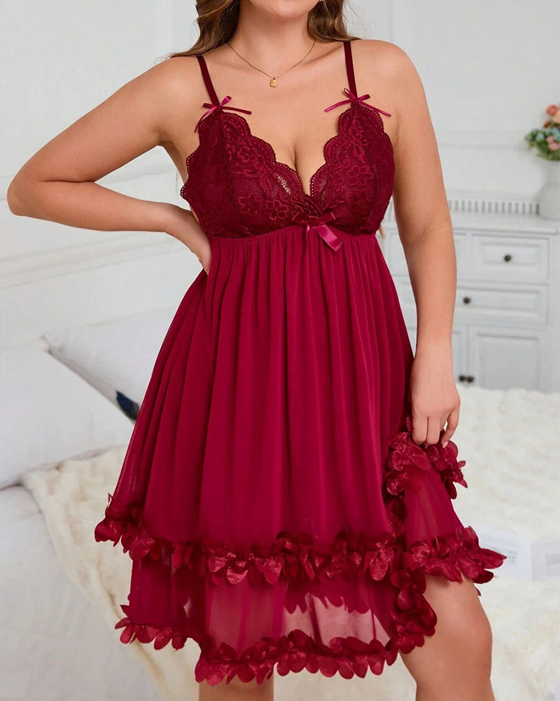 Alluring Plus Size 3D Floral Lace Sheer Camisole Nightdress
