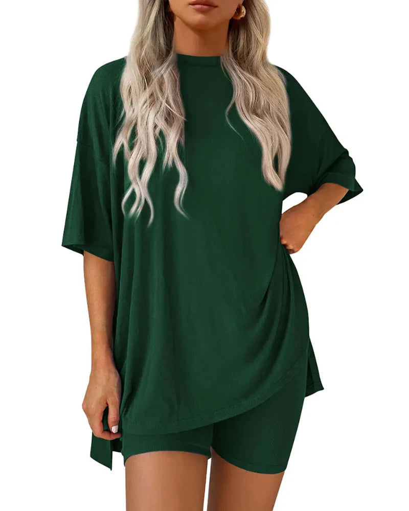 Casual 2-Piece Loungewear Set: Relaxed Oversized Top with Split Hem & Fitted Shorts