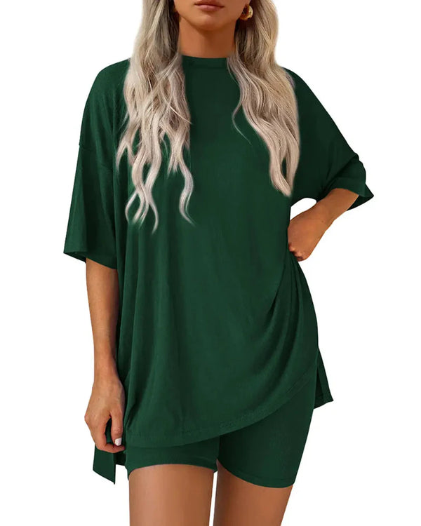 Casual 2-Piece Loungewear Set: Relaxed Oversized Top with Split Hem & Fitted Shorts
