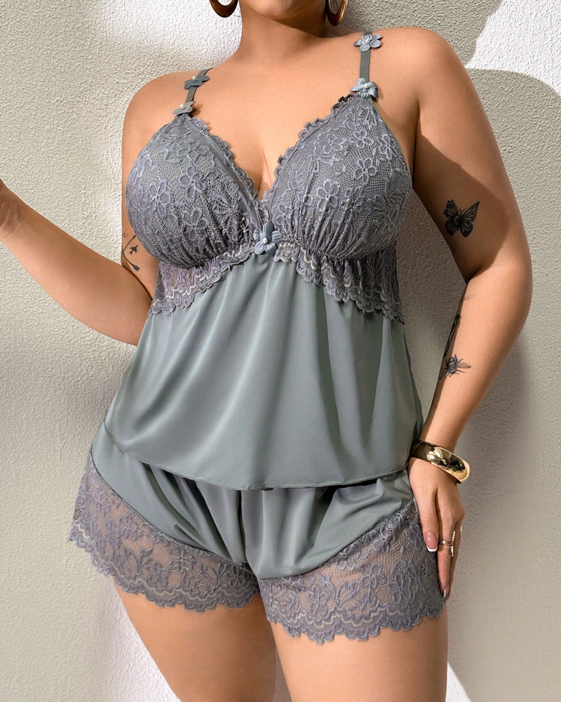 Luxurious Plus-Size Lace Satin Cami Pajama Set – Alluring 2-Piece Sleepwear for Women