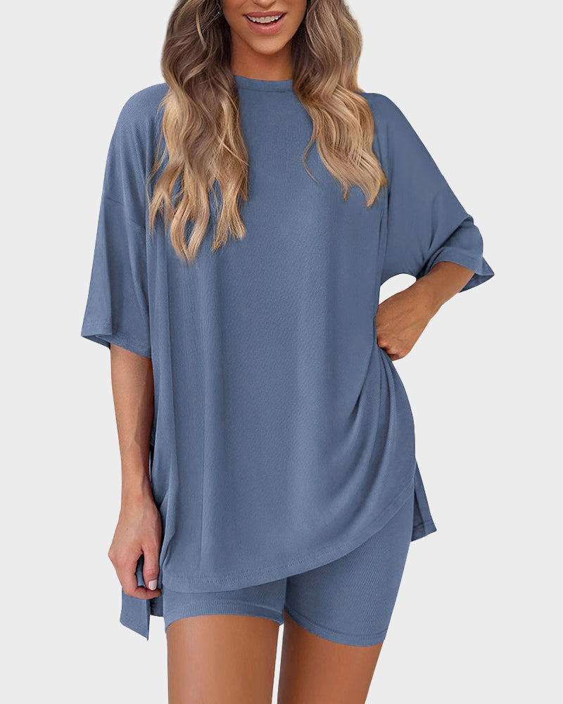 Casual 2-Piece Loungewear Set: Relaxed Oversized Top with Split Hem & Fitted Shorts Main image