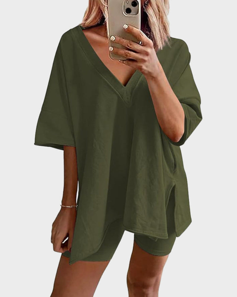 Casual 2-Piece Loungewear Set: Relaxed Oversized Top with Split Hem & Fitted Shorts