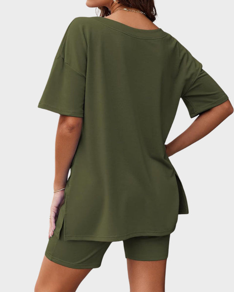Casual 2-Piece Loungewear Set: Relaxed Oversized Top with Split Hem & Fitted Shorts