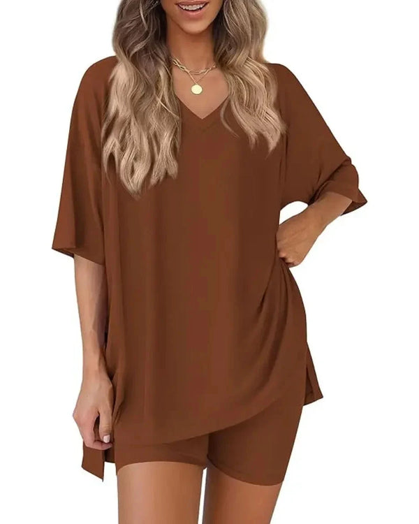 Casual 2-Piece Loungewear Set: Relaxed Oversized Top with Split Hem & Fitted Shorts