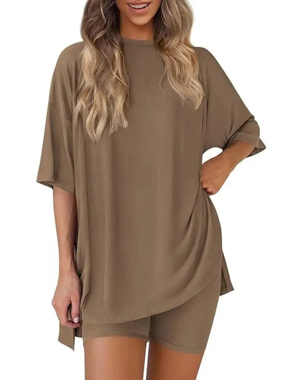 Casual 2-Piece Loungewear Set: Relaxed Oversized Top with Split Hem & Fitted Shorts