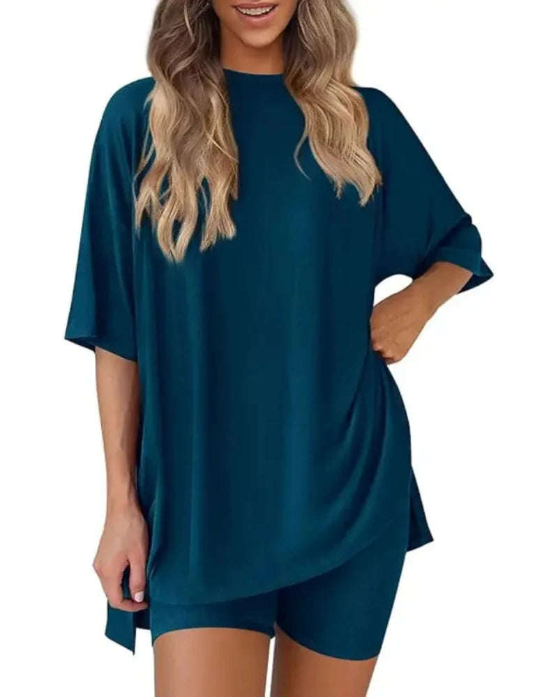 Casual 2-Piece Loungewear Set: Relaxed Oversized Top with Split Hem & Fitted Shorts